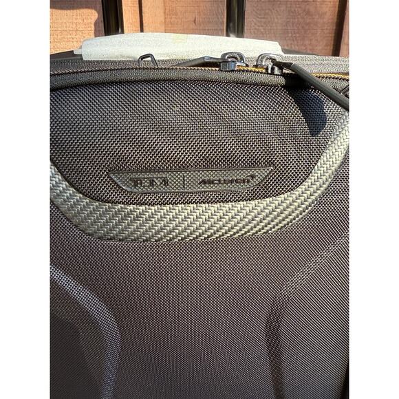 TUMI McLaren Aero International Expandable 4 Wheel Carry On Luggage $1795 NEW - Picture 2 of 14